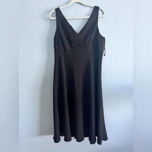 Semi-formal cocktail silk top Elegant Black Sleeveless Dress Size 16